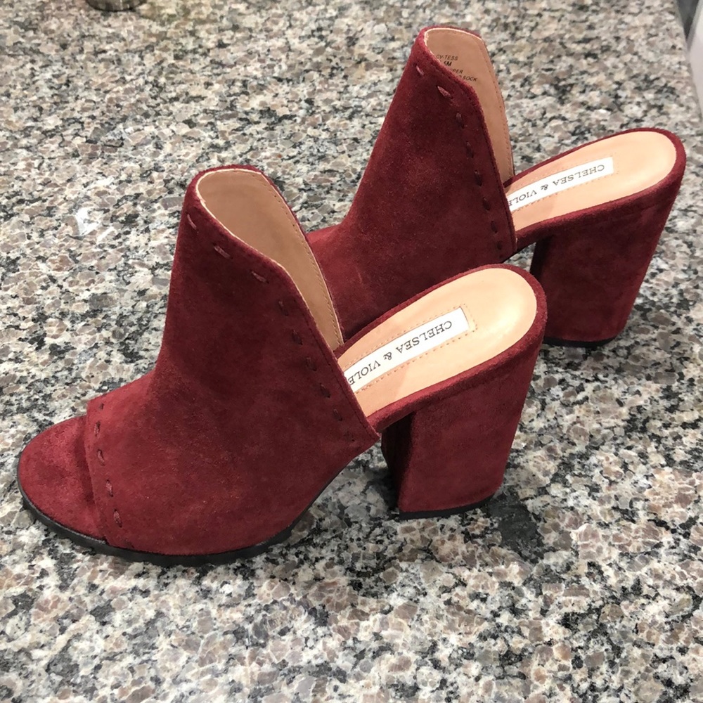 Chelsea & Violet Red Mules with V-Cut Design
